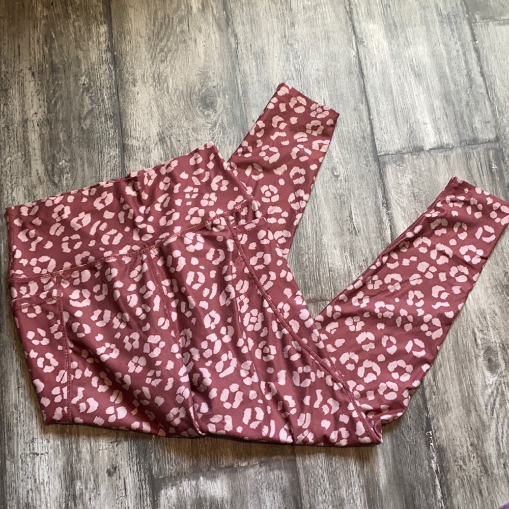 Sage Leopard print yoga pants | M